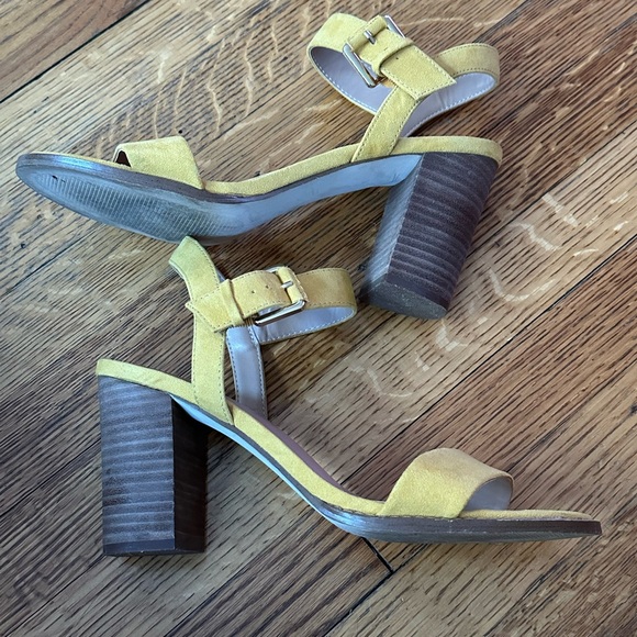 Abound Women's Mustard Yellow and Gold Hardware Chunky Heel Sandals Size 9 - Picture 8 of 9